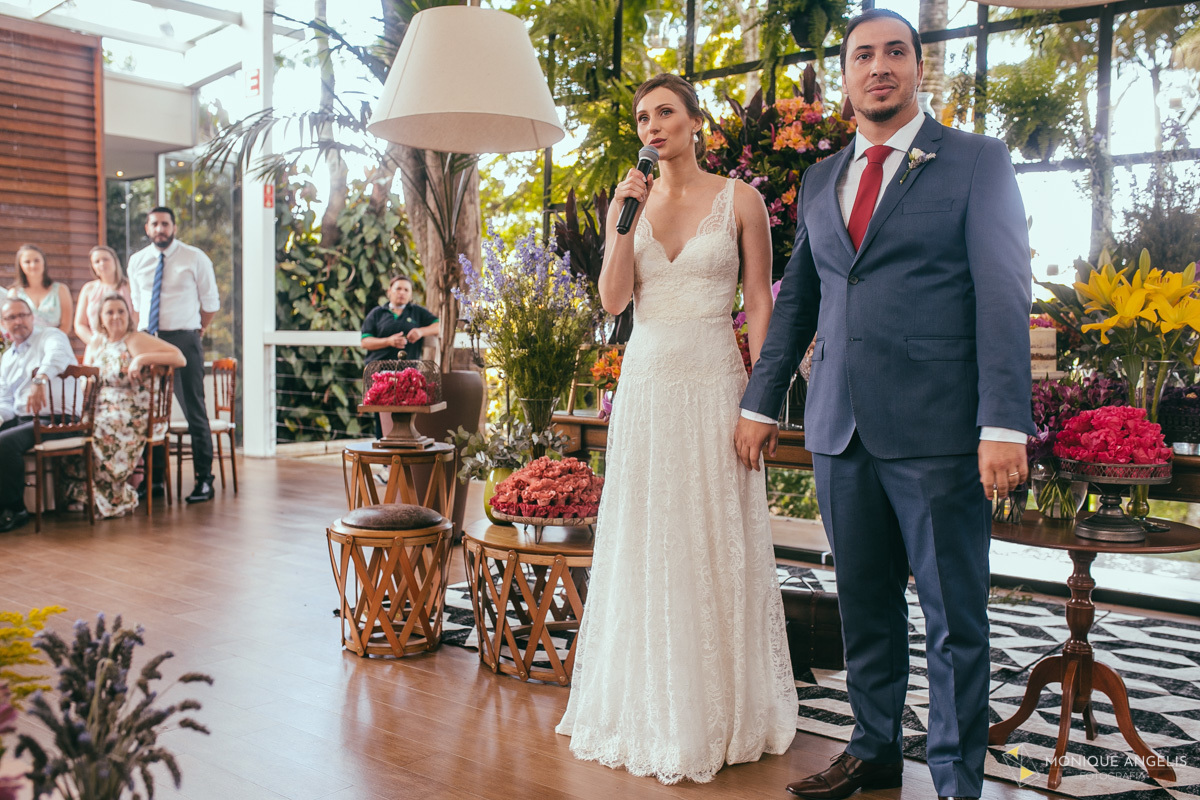 Discurso da noiva após cerimônia de casamento no Alto das Palmeiras