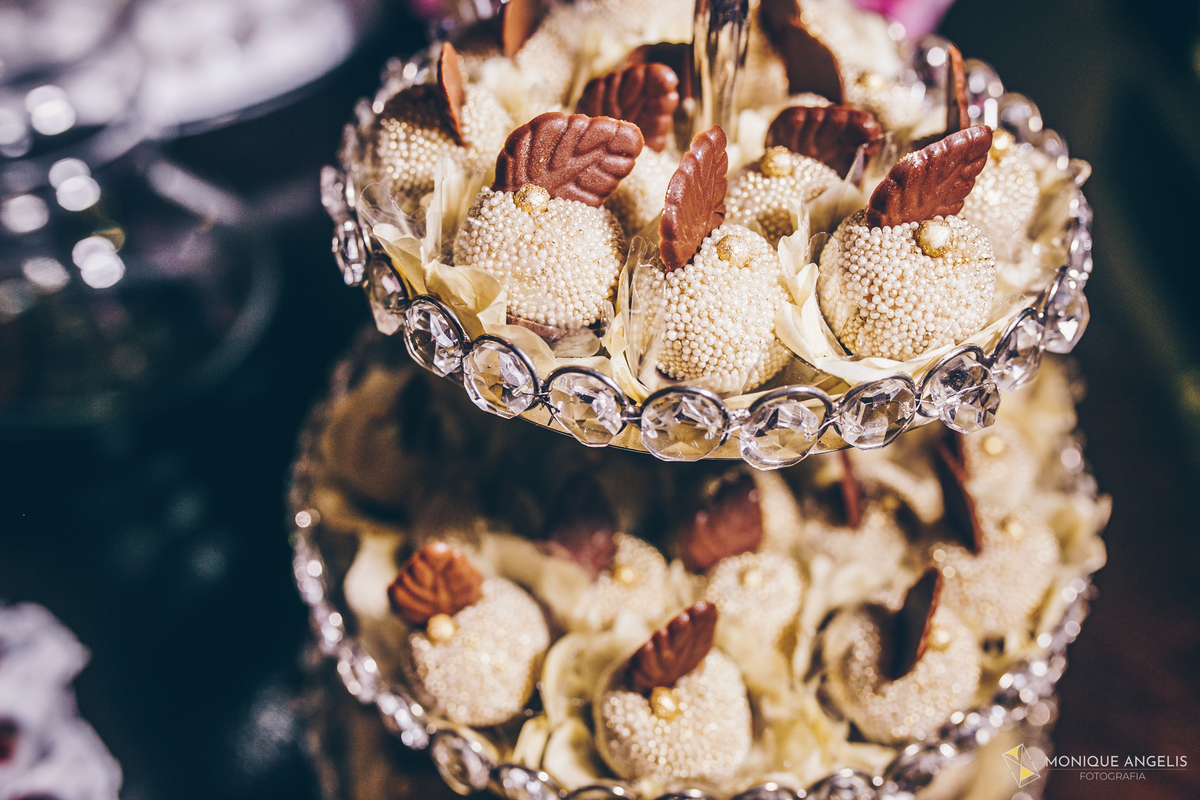 os doces do casamento da mesa do bolo