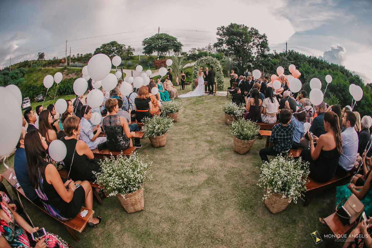 a cerimônia de casamento em vinhedo