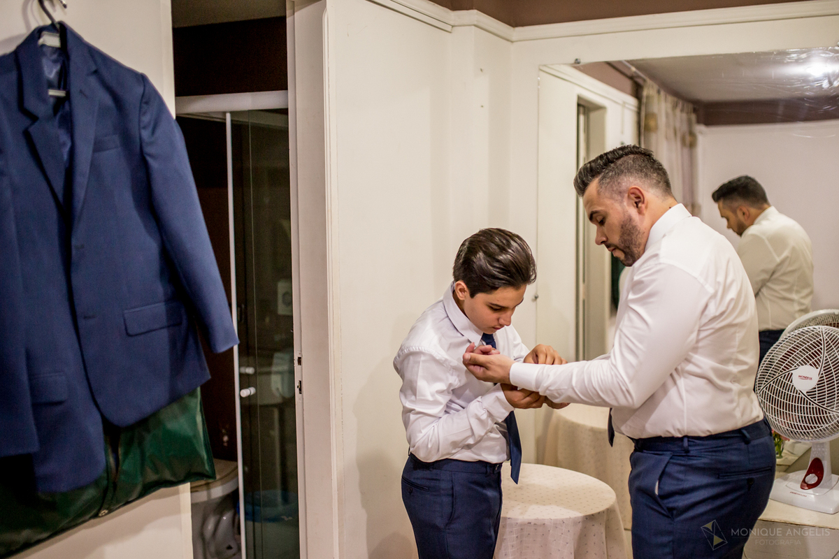 noite se aprontando antes do casamento