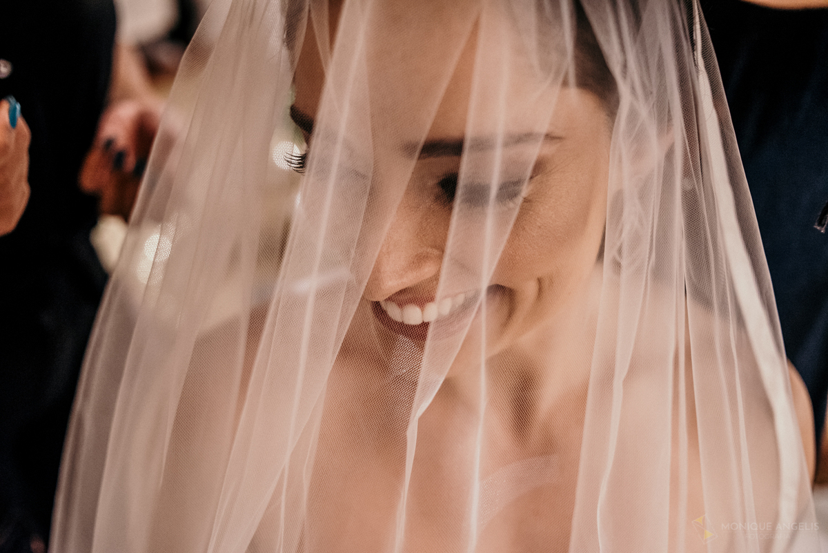 o sorriso da noiva antes do seu casamento