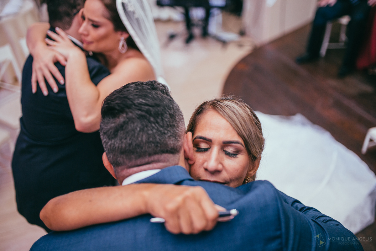 o abraço da mãe do noivo