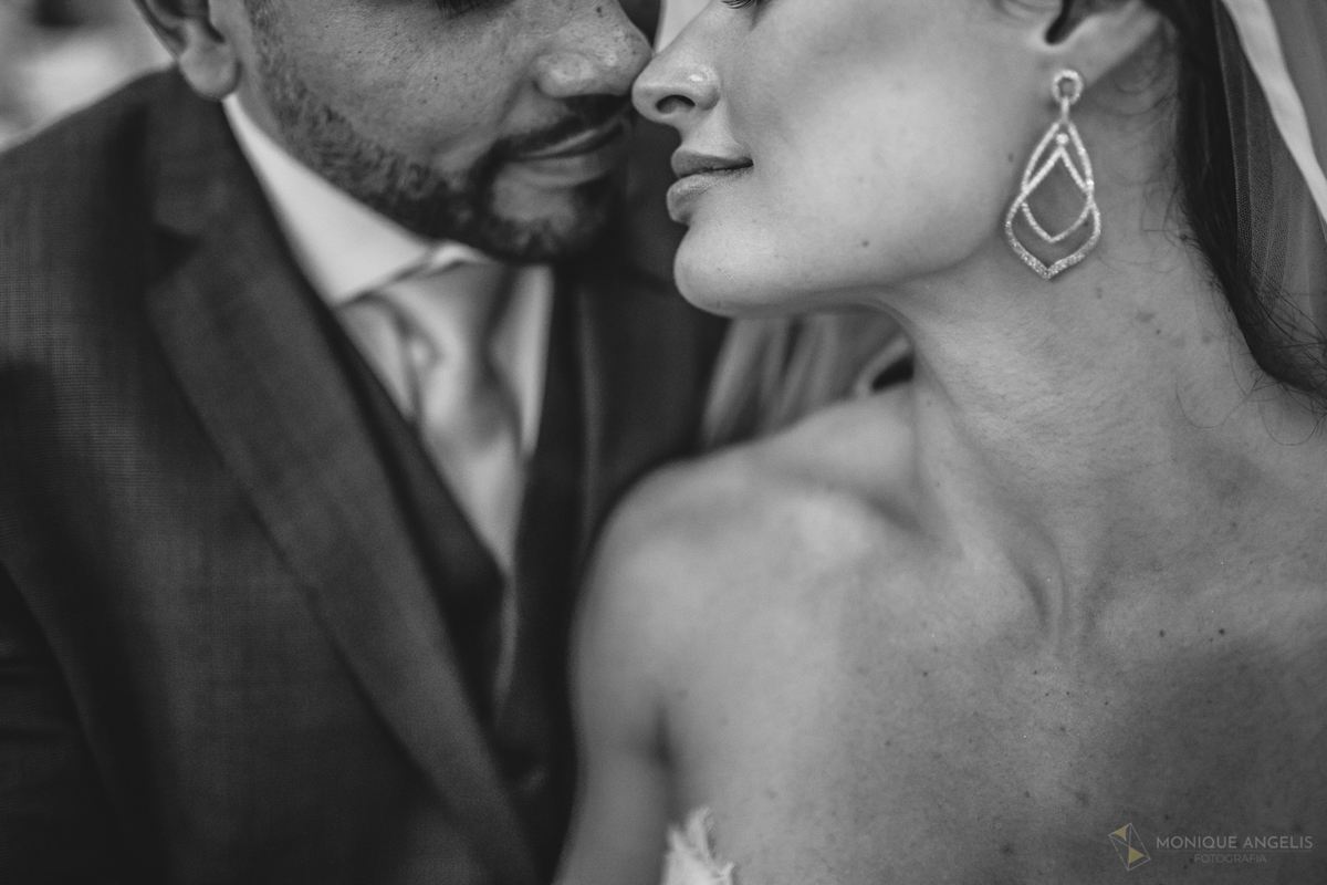 detalhe do casal de noivos durante ensaio pós cerimônia