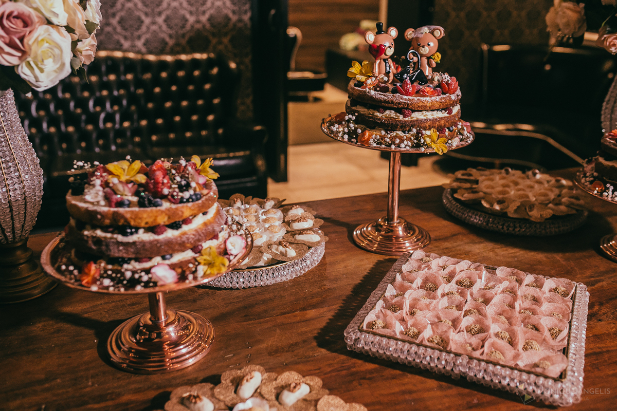 os doces da mesa do bolo