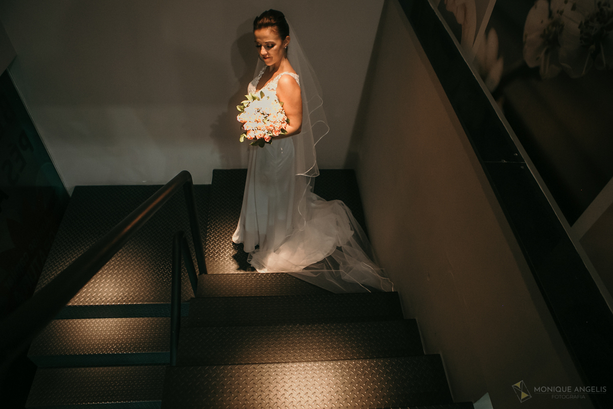 a noiva durante o making of antes do casamento