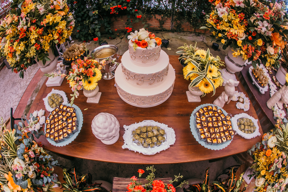 a decoração da mesa do bolo no Floriada Eventos em Holambra SP