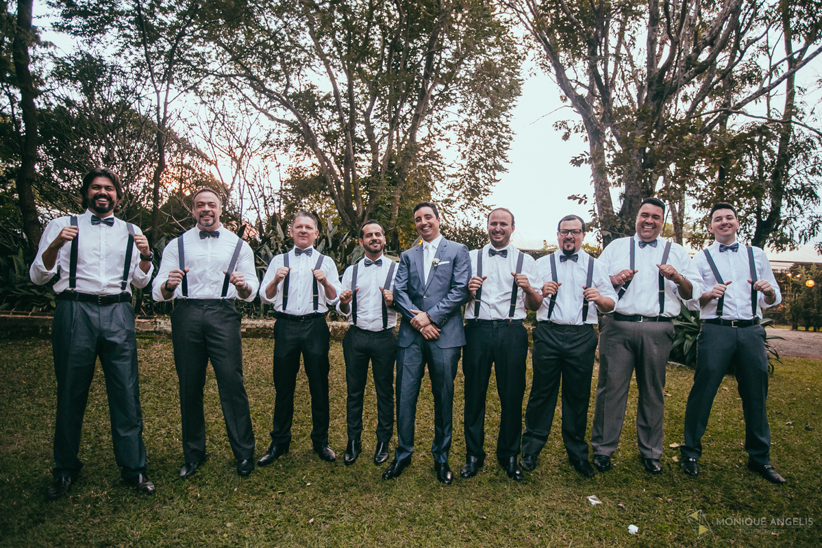 o noivo e seus padrinhos no Floriada Eventos em Holambra SP