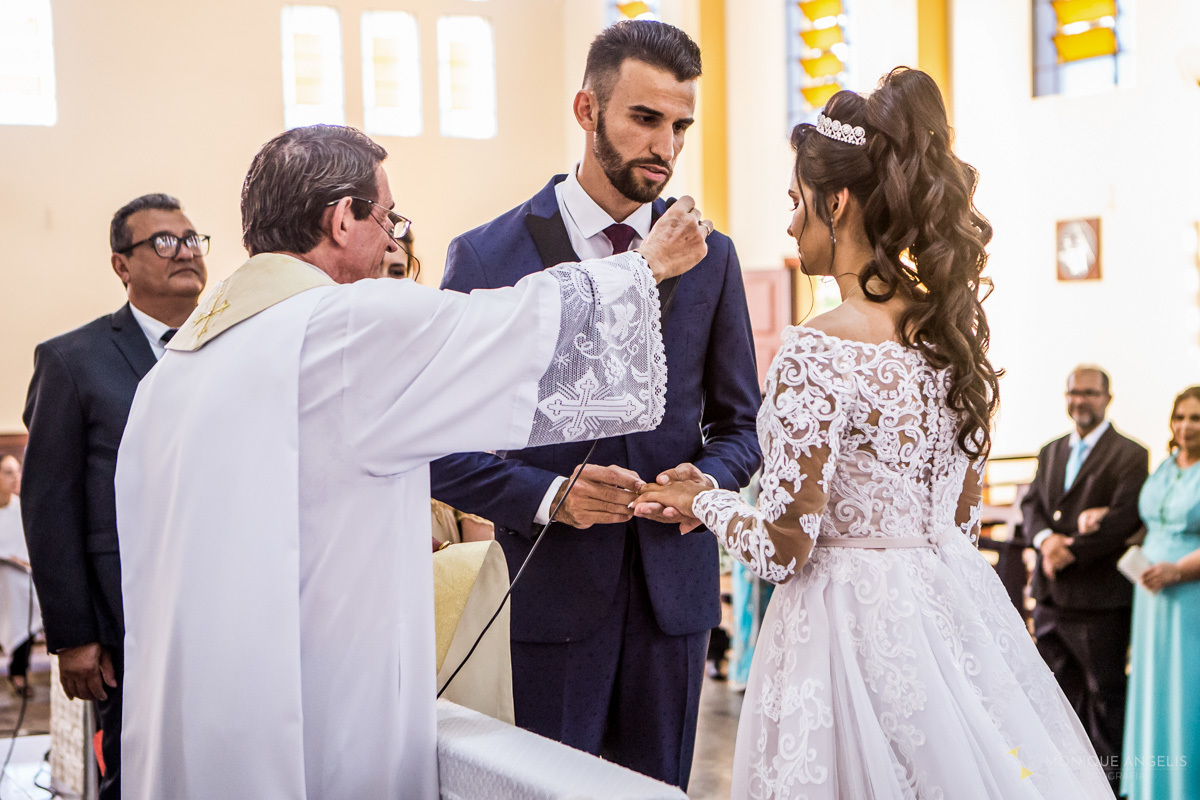 Os votos do noivo durante a cerimônia do casamento