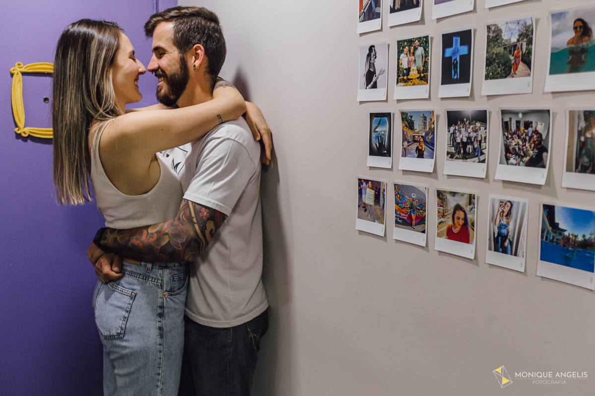 Ensaio fotográfico quarentena fique em casa porta série Friends 