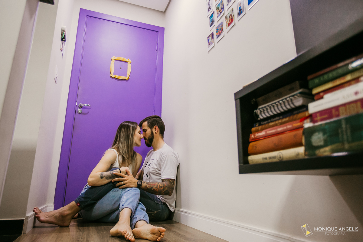 Ensaio fotográfico quarentena fique em casa porta série Friends 