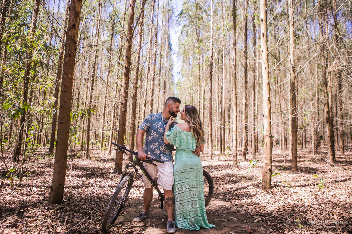 FOTO NOIVO CICLISTA COM SUA NOIVA EM ENSAIO PRE-WEDDING EM JOAQUIM EGIDIO
