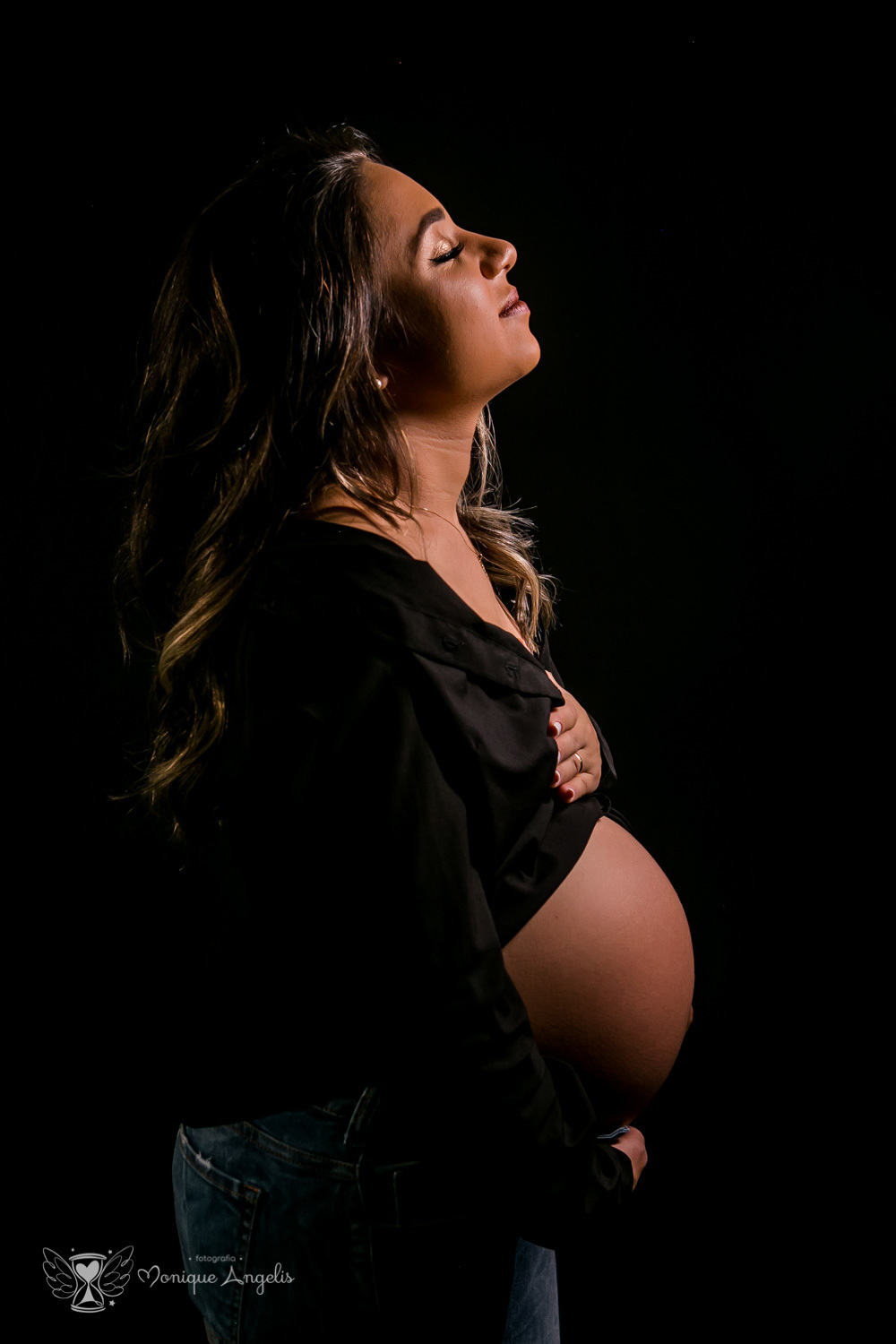 Ensaio gestante realizado em Estúdio Fotográfico por Monique Angelis