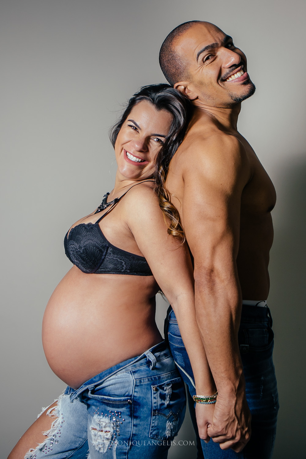 Ensaio fotografico gestante em casa por Monique Angelis