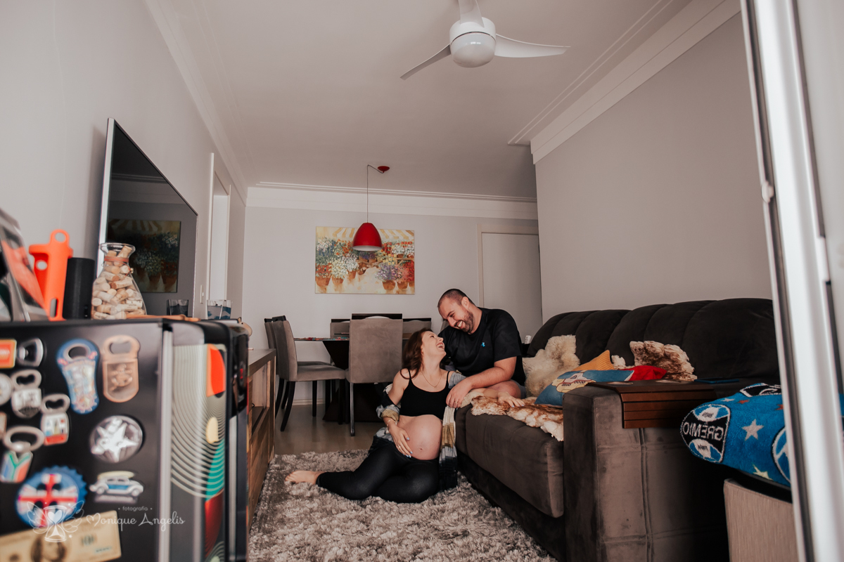 ensaio gestante Ana e Bruno realizado no apartamento do casal em São Paulo SP por Monique Angelis
