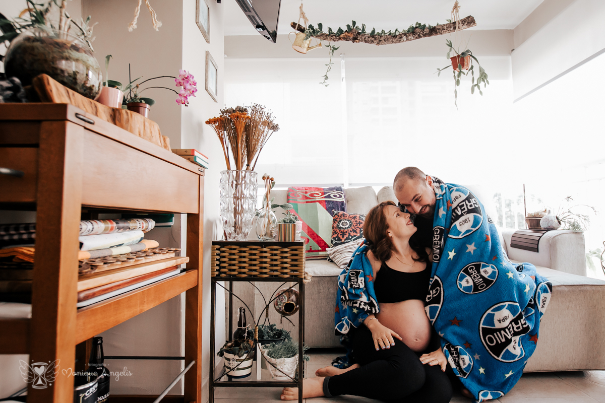 ensaio gestante Ana e Bruno realizado no apartamento do casal em São Paulo SP por Monique Angelis