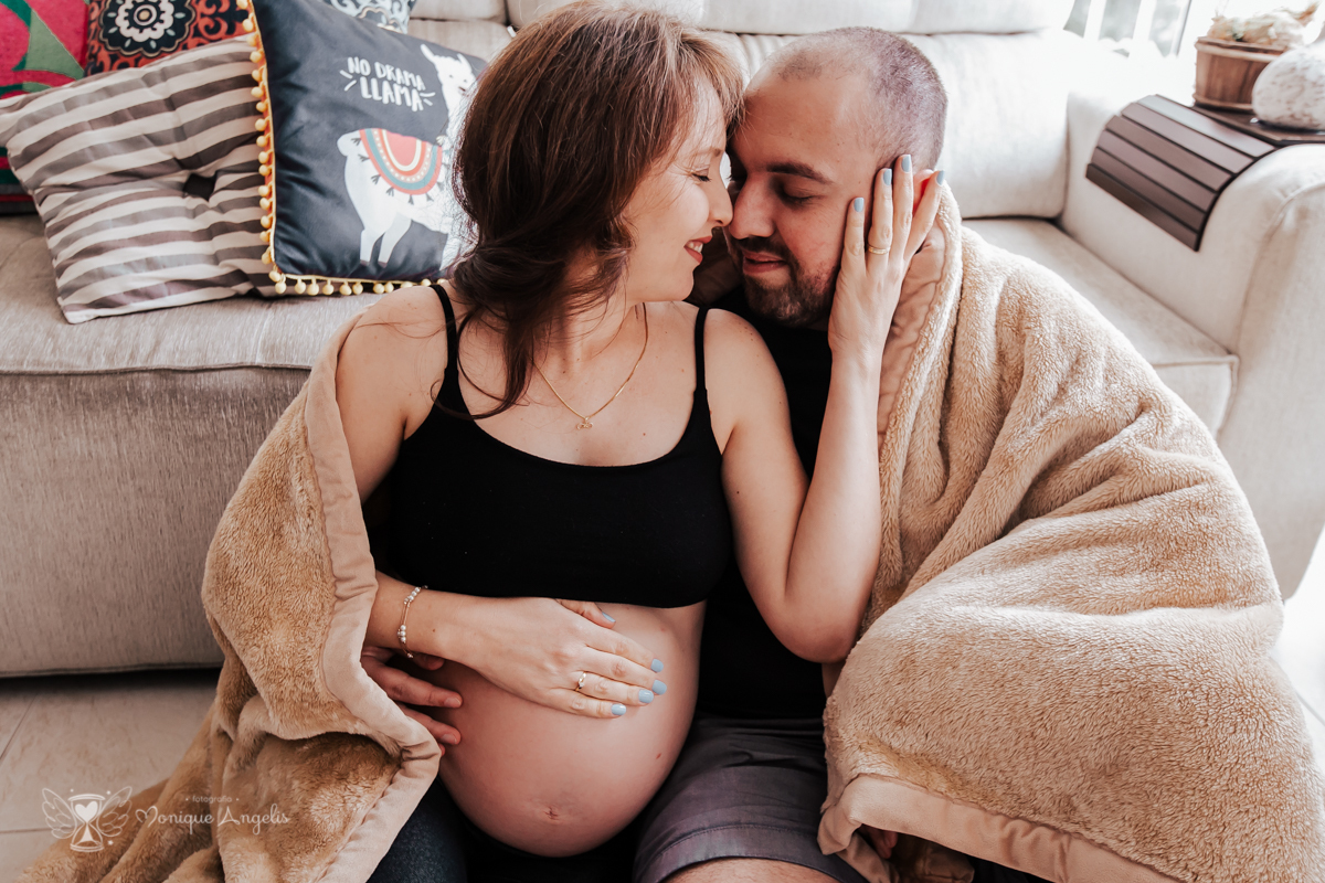 ensaio gestante Ana e Bruno realizado no apartamento do casal em São Paulo SP por Monique Angelis
