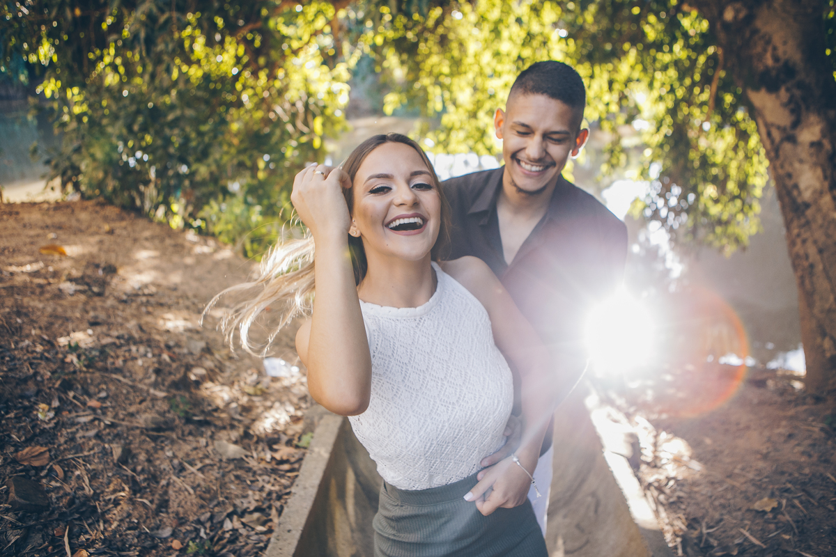 Ensaio Pré Wedding em Joaquim Egídio Campinas SP - Casal de noivos sorrindo