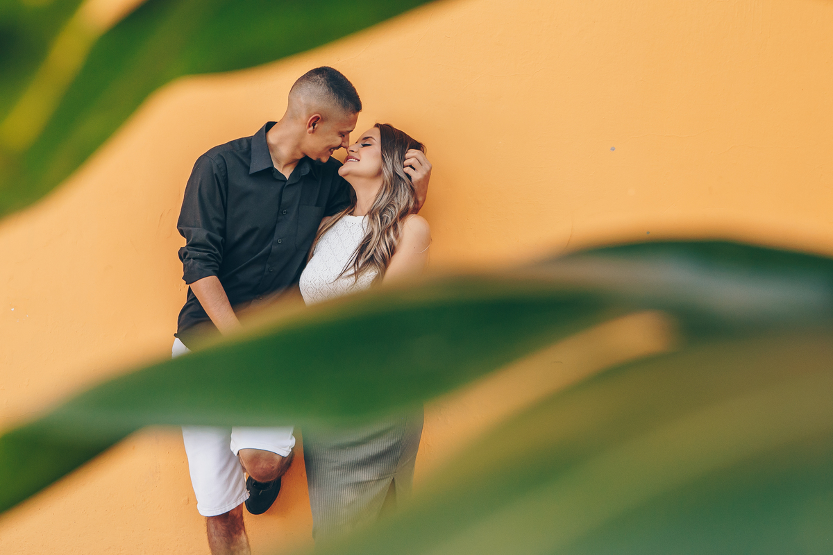 Ensaio Pré Wedding em Joaquim Egídio Campinas SP - Casal de Noivos se beijando