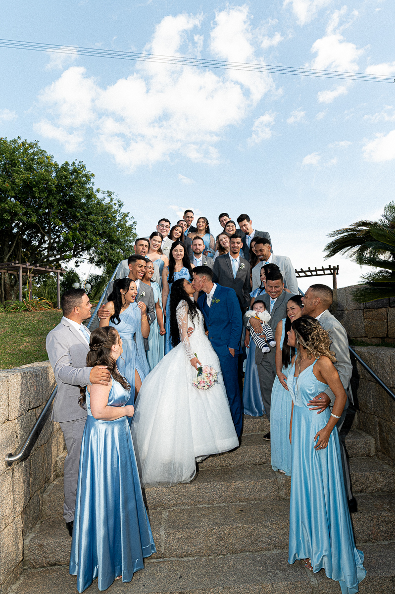 Casal com todos o padrinhos