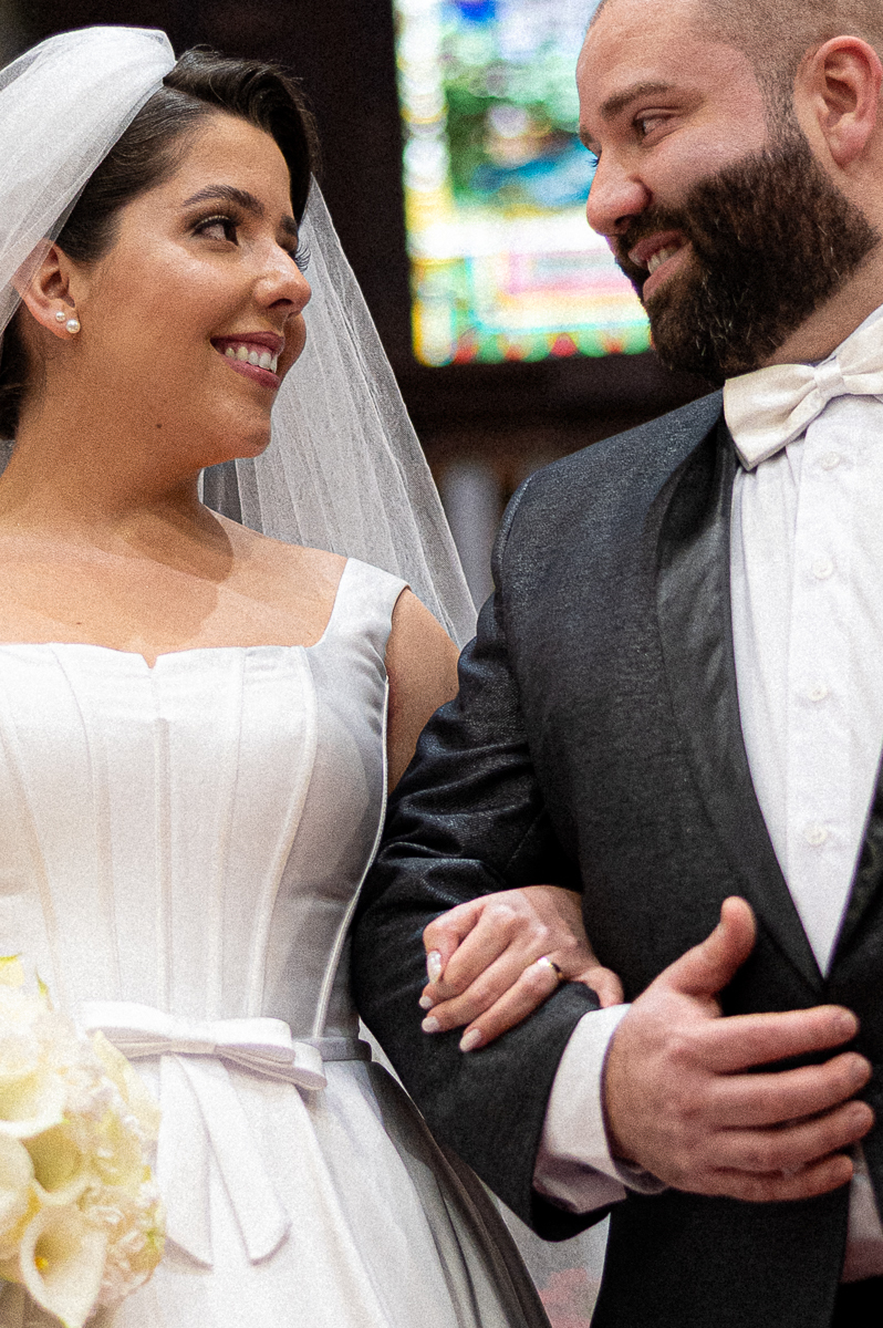 noivos na igreja católica