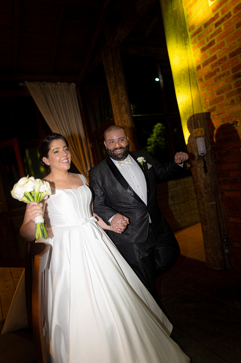 casal entrada na festa