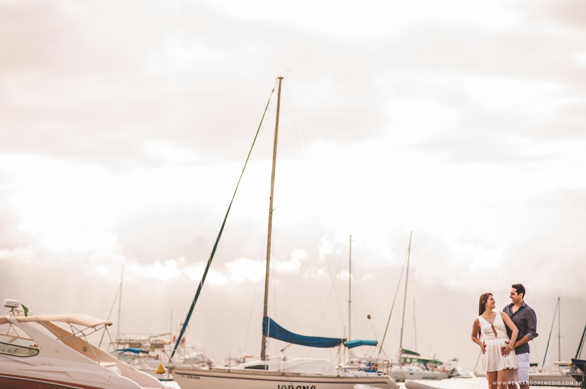 Fotos ensaio casal na praia Ilha Bela fotografo fernando remedio