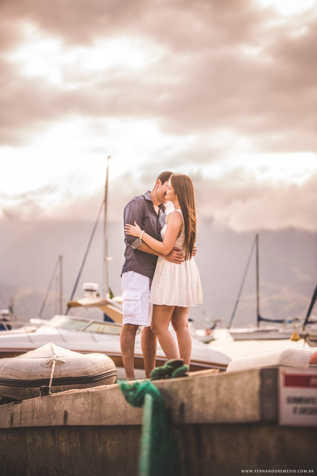 Fotos ensaio casal na praia Ilha Bela fotografo fernando remedio