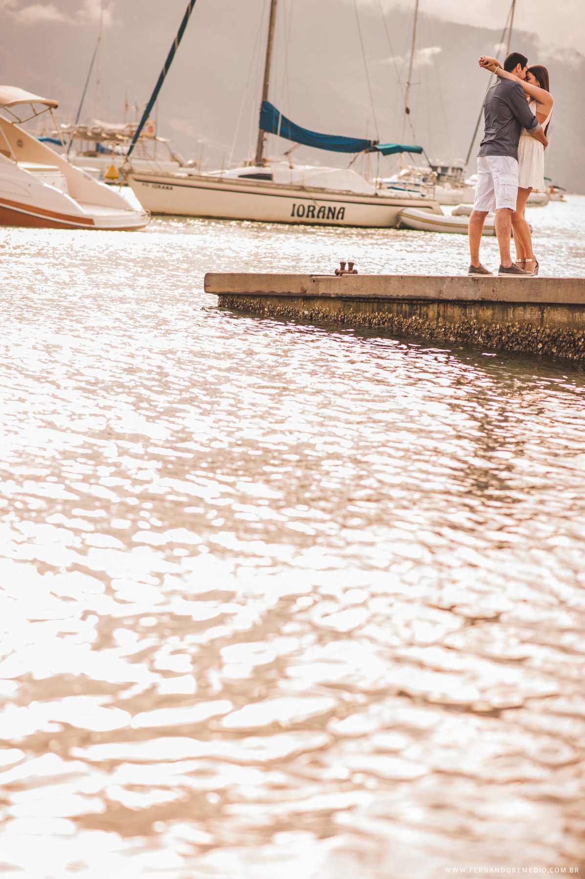 Fotos ensaio casal na praia Ilha Bela fotografo fernando remedio