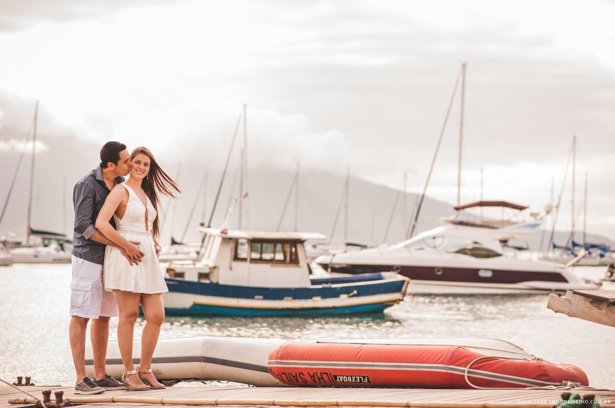 Fotos ensaio casal na praia Ilha Bela fotografo fernando remedio