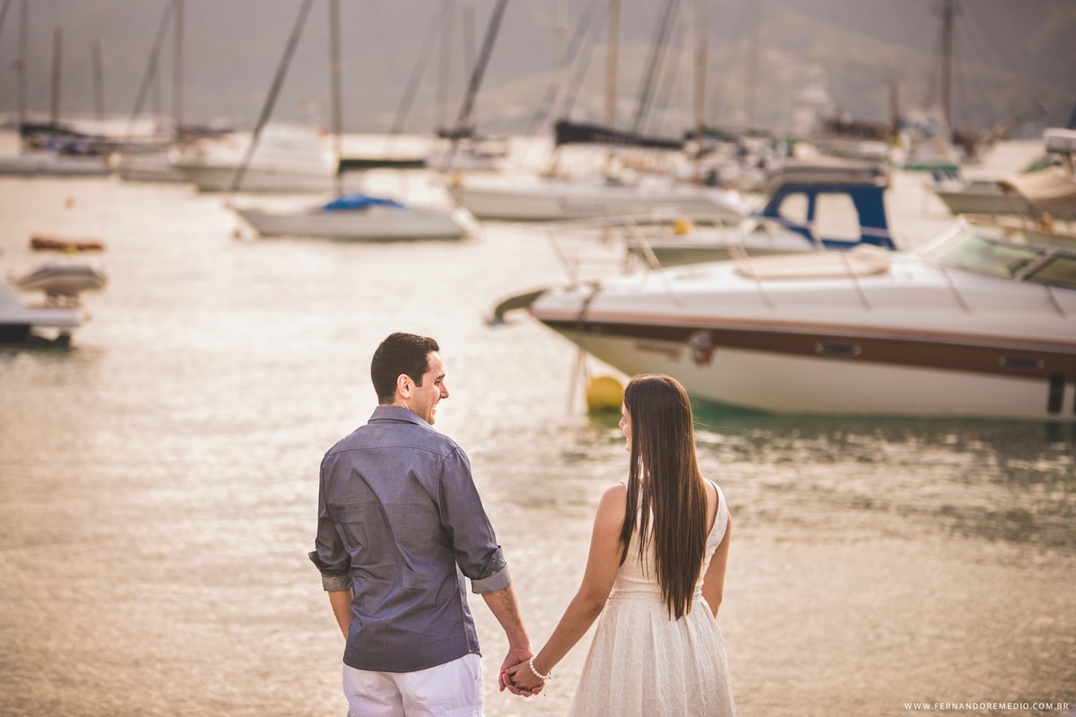 Fotos ensaio casal na praia Ilha Bela fotografo fernando remedio