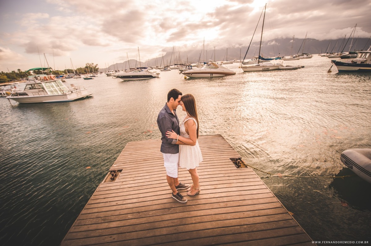 Fotos ensaio casal na praia Ilha Bela fotografo fernando remedio
