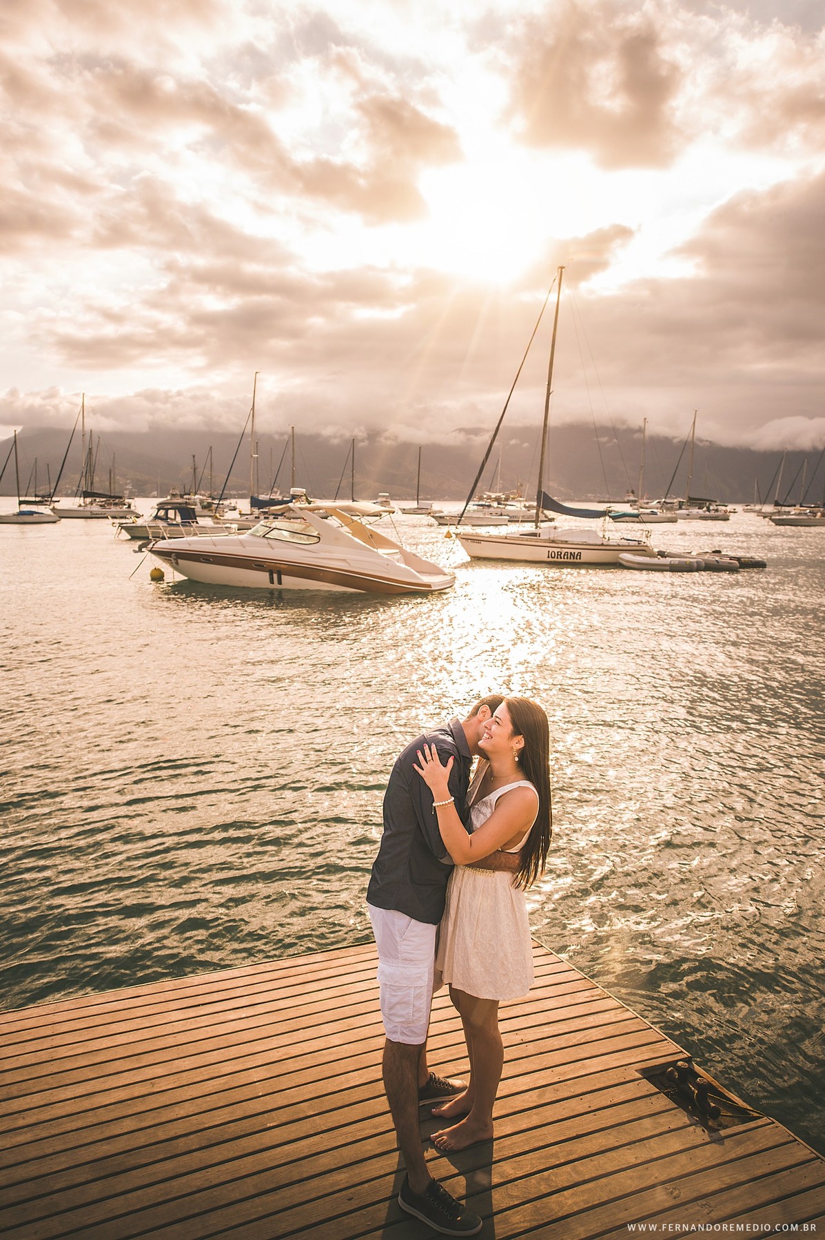Fotos ensaio casal na praia Ilha Bela fotografo fernando remedio