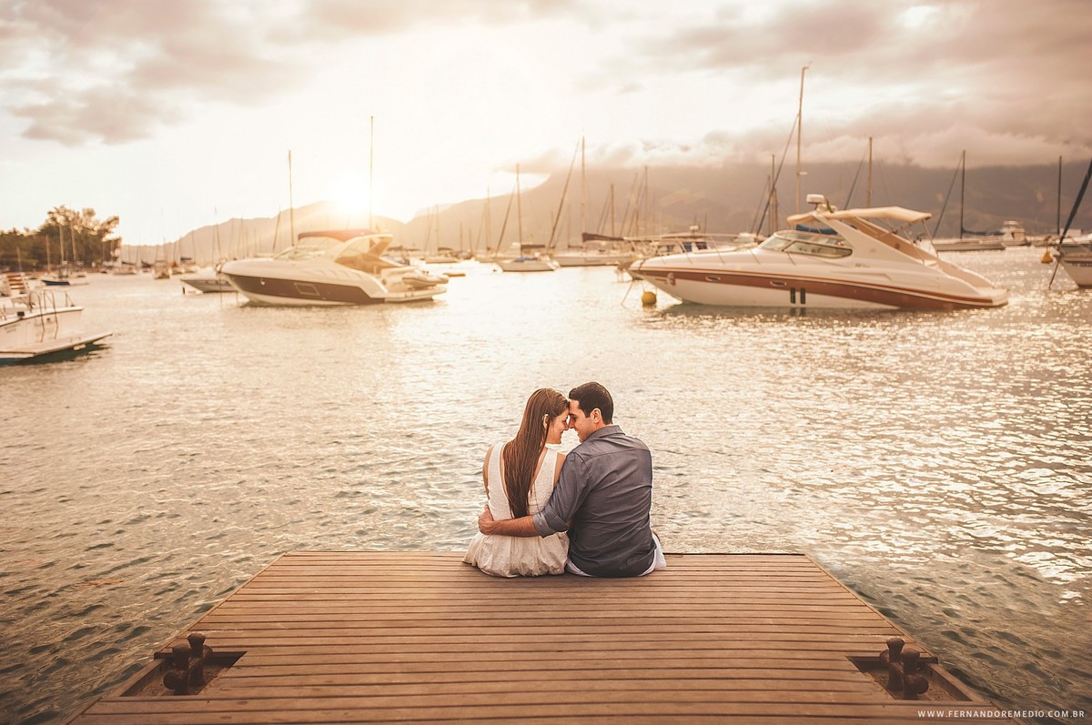 Fotos ensaio casal na praia Ilha Bela fotografo fernando remedio