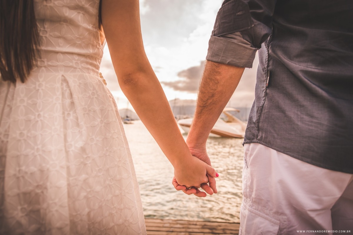 Fotos ensaio casal na praia Ilha Bela fotografo fernando remedio