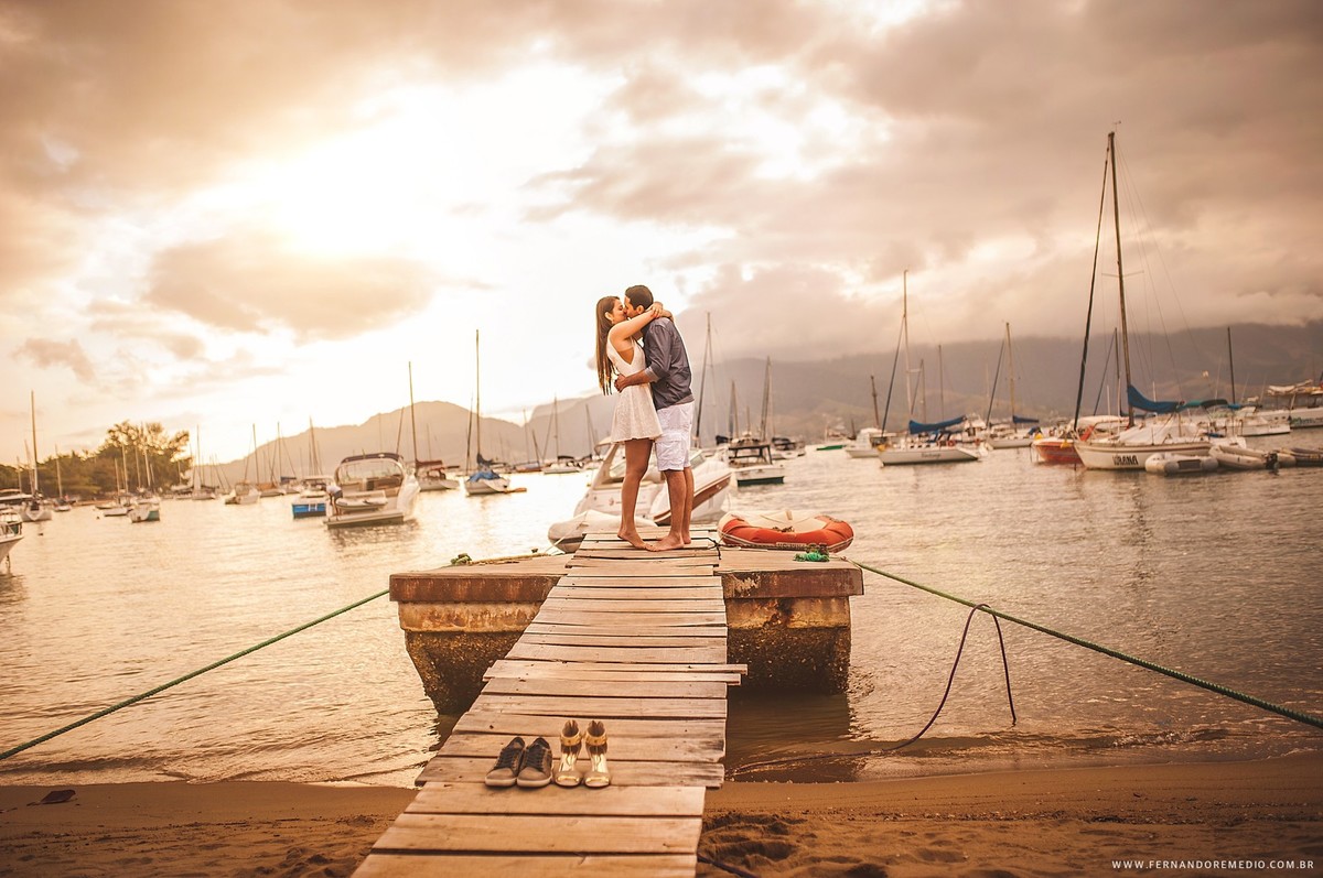 Fotos ensaio casal na praia Ilha Bela fotografo fernando remedio