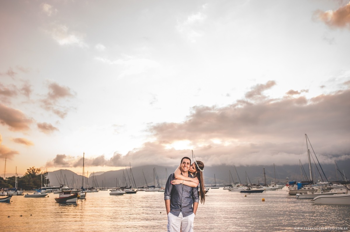 Fotos ensaio casal na praia Ilha Bela fotografo fernando remedio