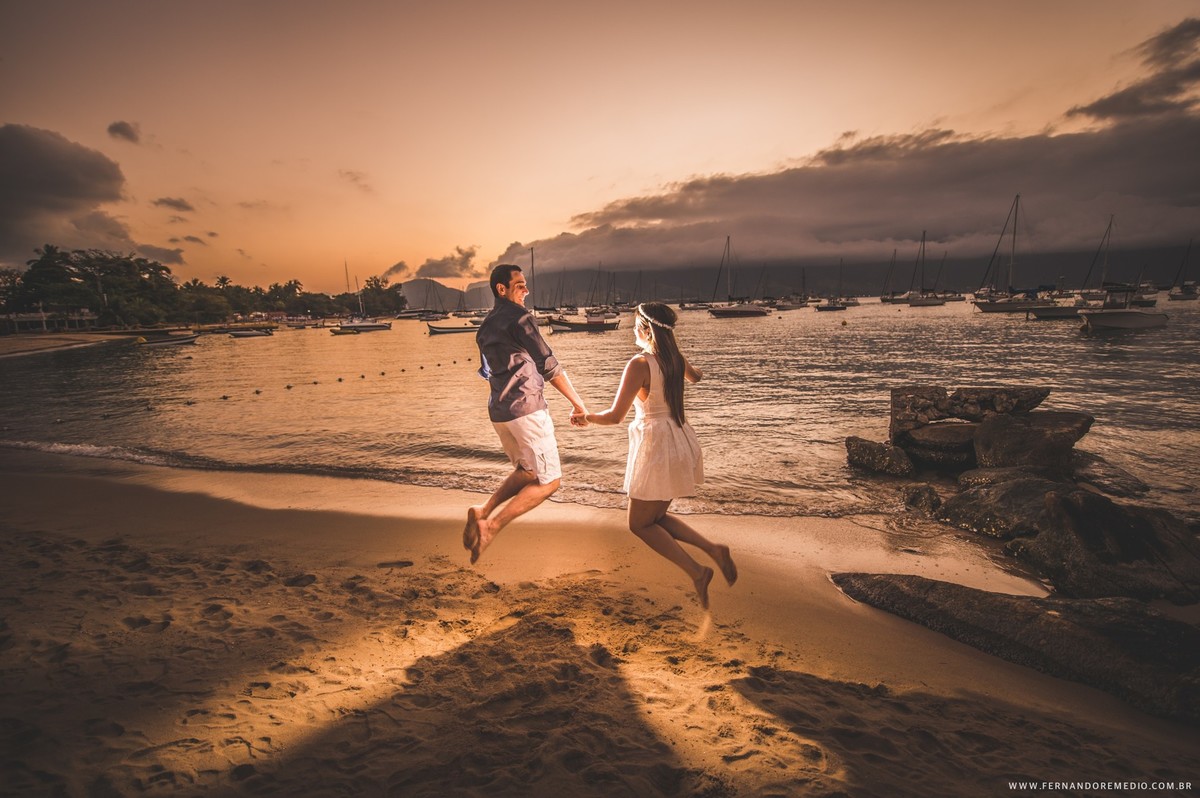 Fotos ensaio casal na praia Ilha Bela fotografo fernando remedio