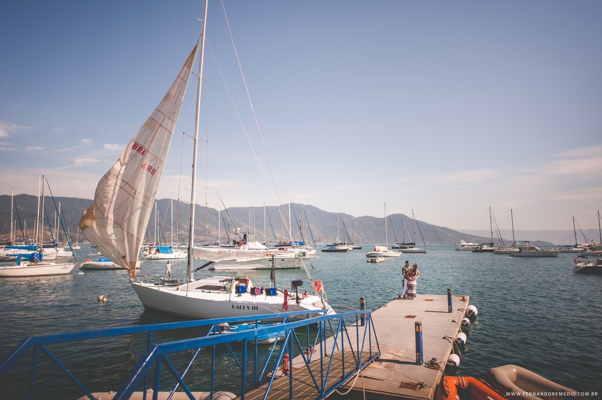 Fotos ensaio casal na praia Ilha Bela fotografo fernando remedio