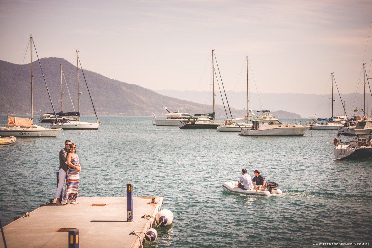 Fotos ensaio casal na praia Ilha Bela fotografo fernando remedio