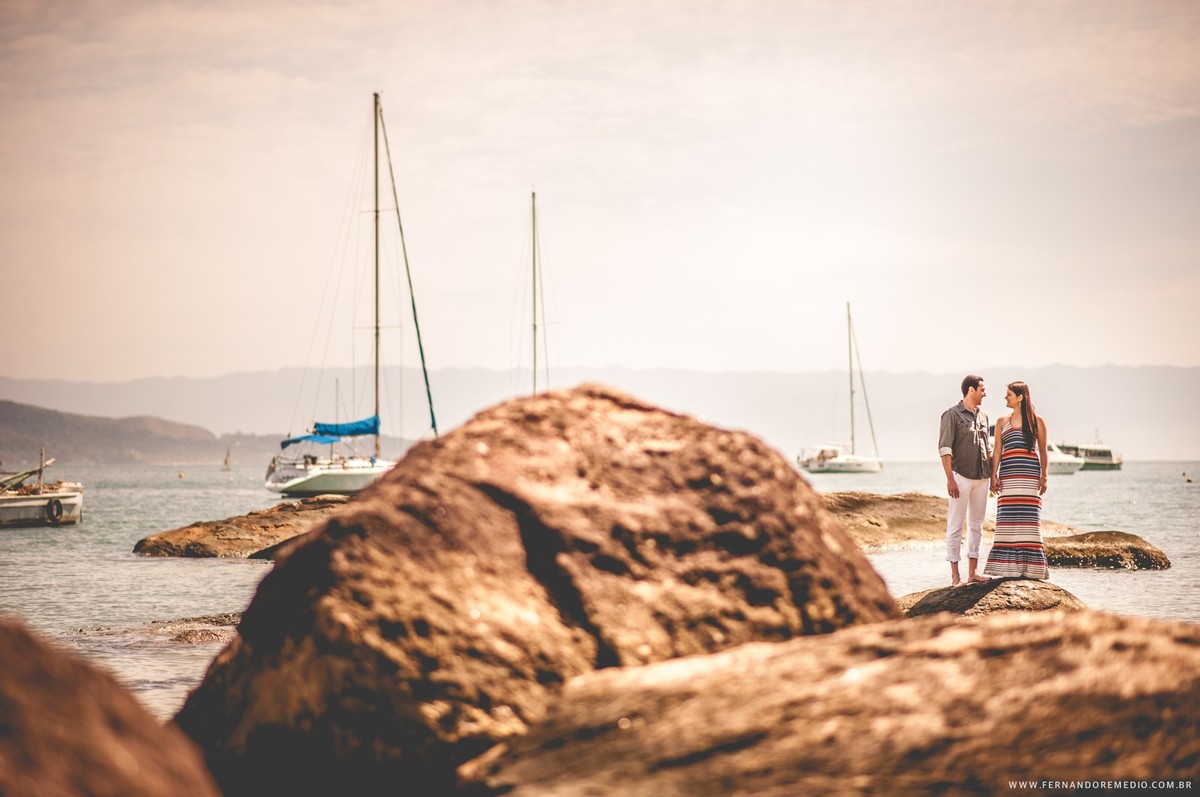 Fotos ensaio casal na praia Ilha Bela fotografo fernando remedio