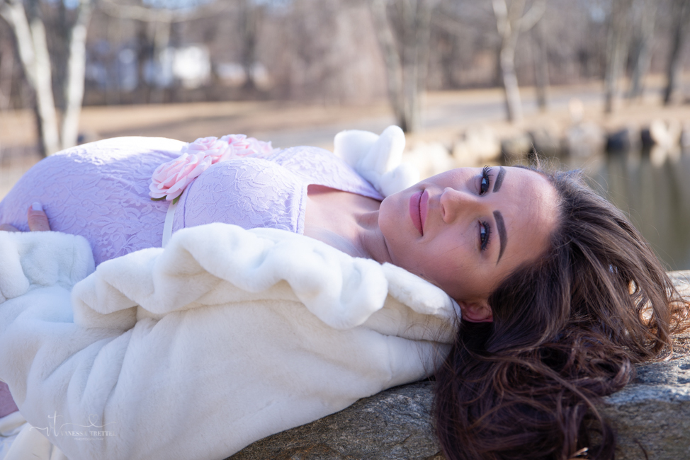 maternity photo in winter 

