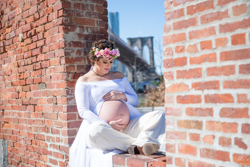 maternity photoshoot in new York nyc, Brooklyn Bridge dumbo