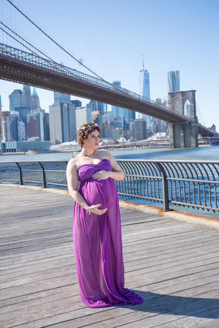maternity photoshoot in new York nyc, Brooklyn Bridge dumbo