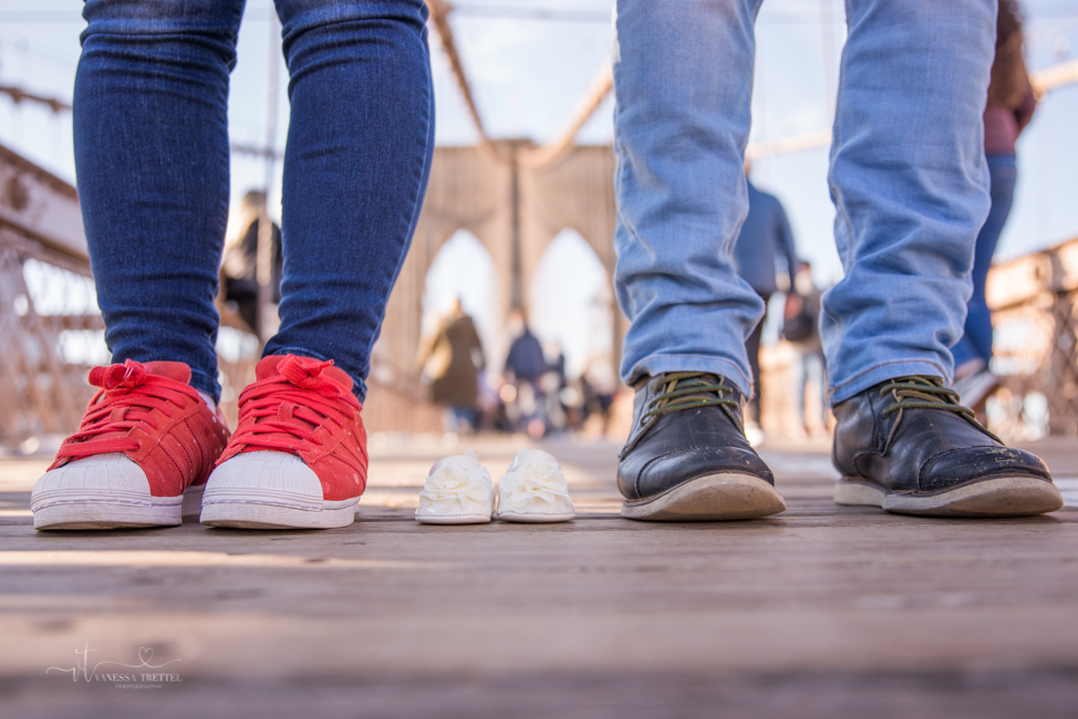 maternity photoshoot in new York nyc, Brooklyn Bridge dumbo