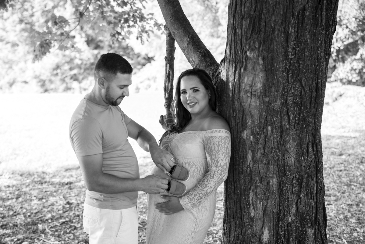 Maternity photoshoot in the lake
Vanessa Trettel Photography
Danbury, CT
umbrella with white dress