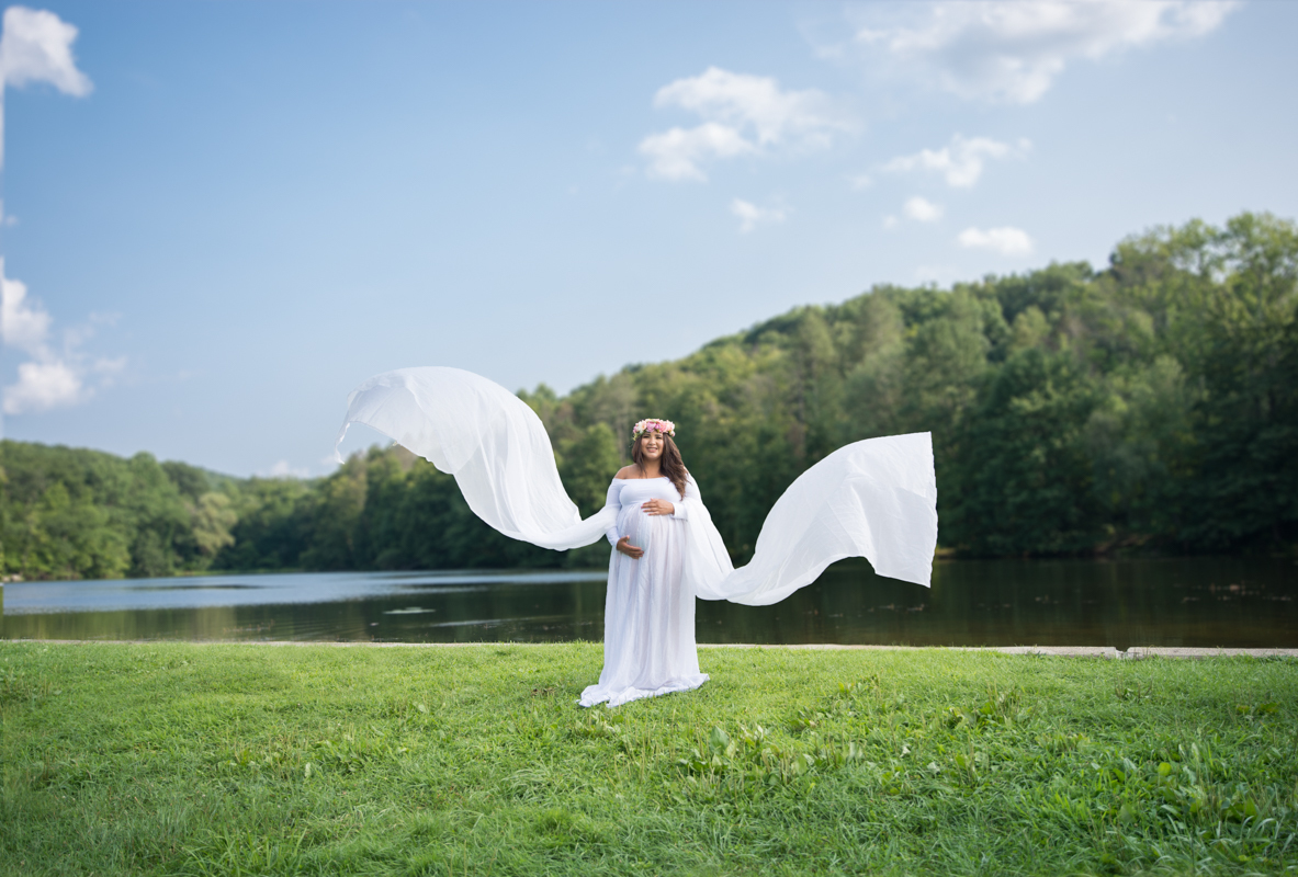 Maternity photoshoot in the lake
Vanessa Trettel Photography
Danbury, CT
flying white dress