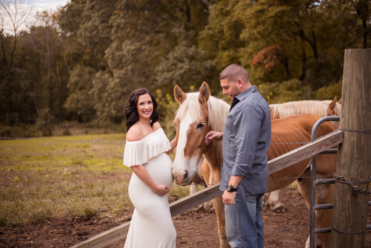 maternity pic farm horse mother and father Connecticut