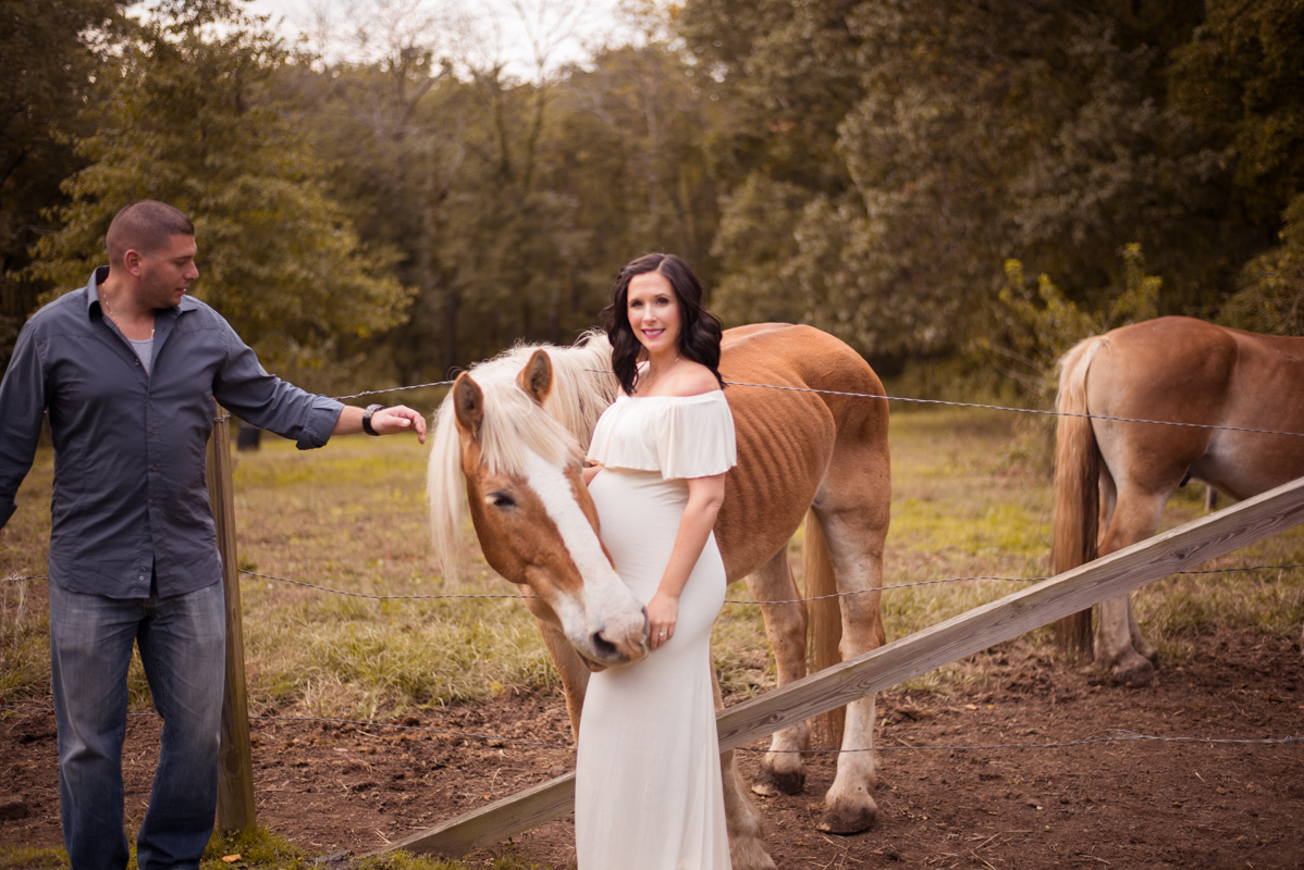 maternity pic farm horse mother and father Connecticut
 maternity photographer in ct