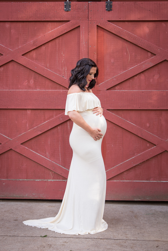 maternity pic farm red bar Connecticut
 maternity photographer in ct