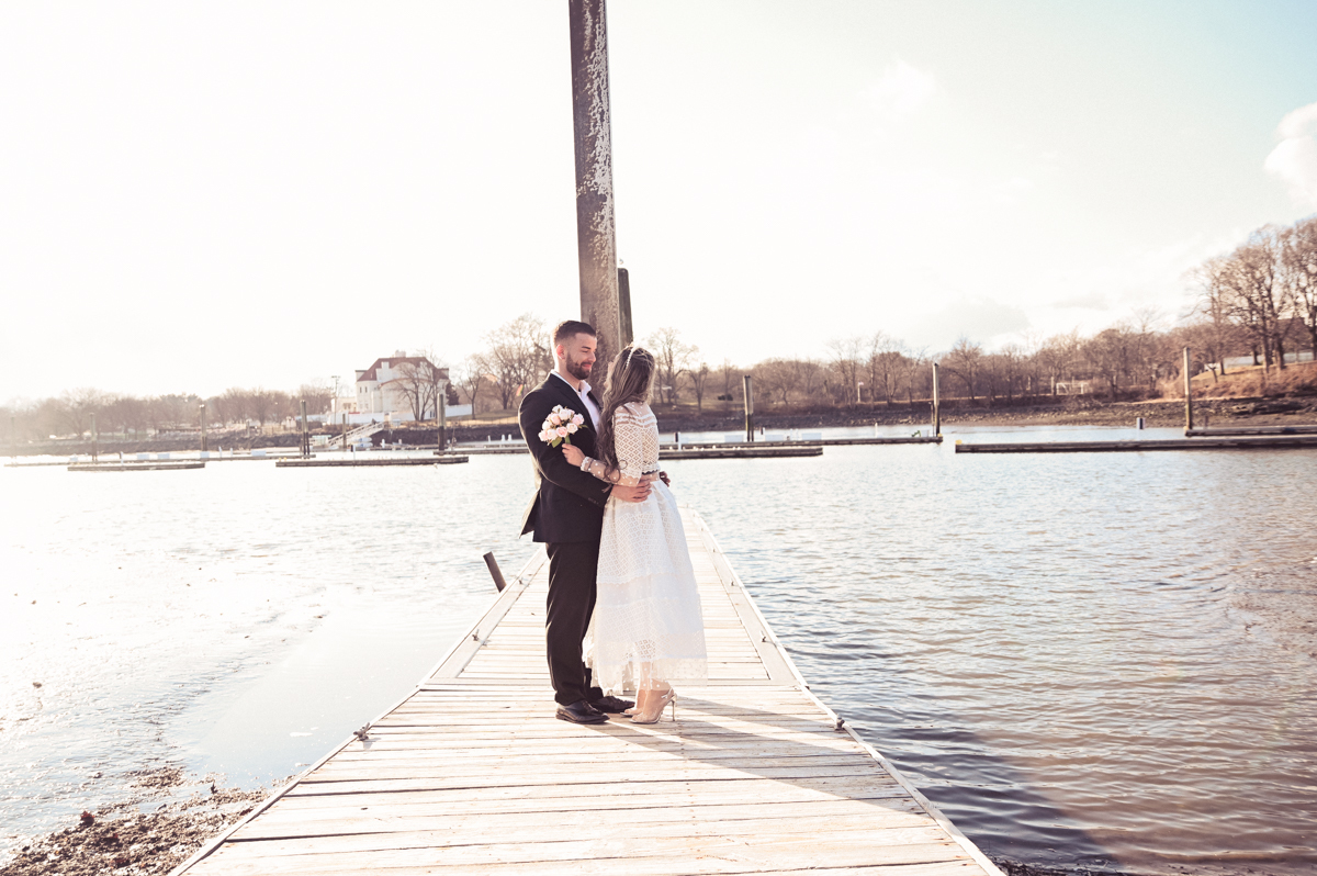  wedding photo New Rochelle NY
couple in the lake with umbrella
wedding photographer in CT